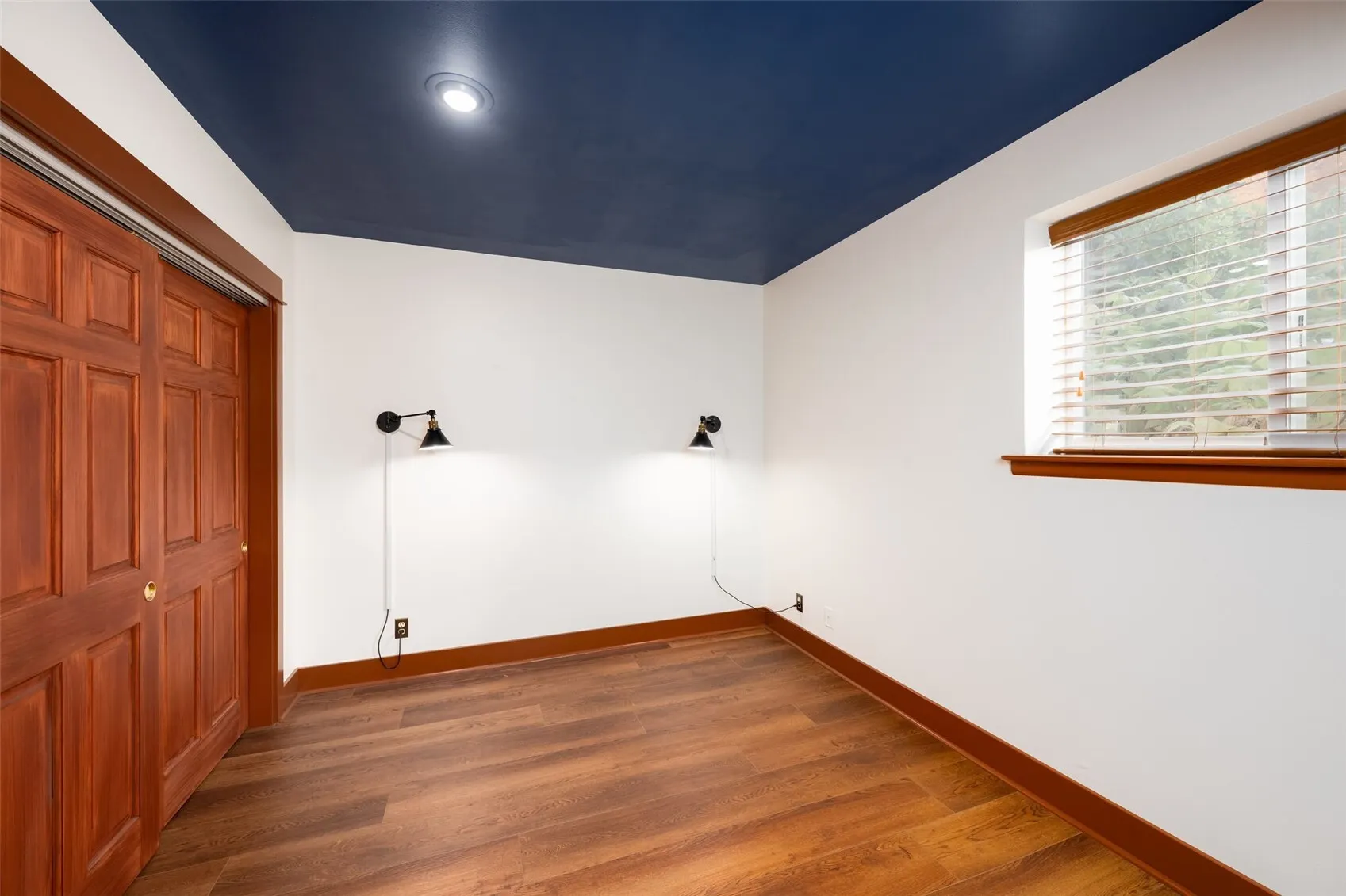 8215 NE 115th Place #Bsment, Kirkland, WA 98034