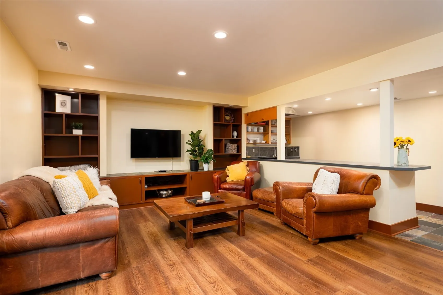 8215 NE 115th Place #Bsment, Kirkland, WA 98034