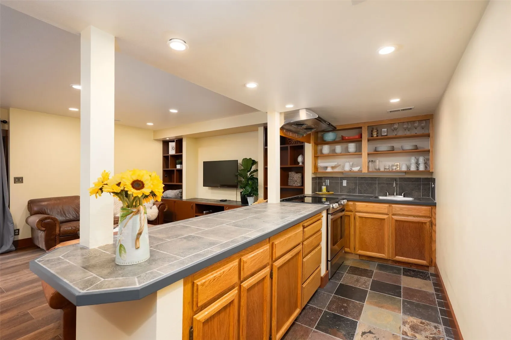 8215 NE 115th Place #Bsment, Kirkland, WA 98034