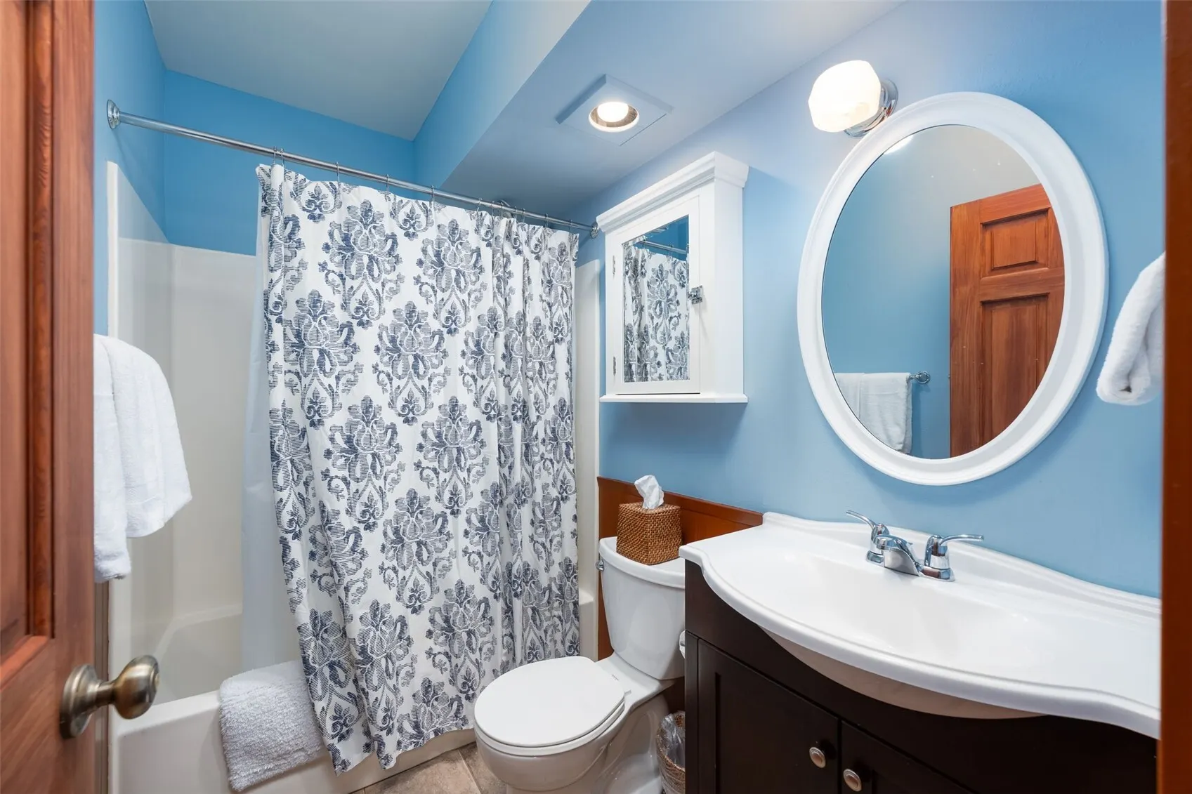 8215 NE 115th Place #Bsment, Kirkland, WA 98034