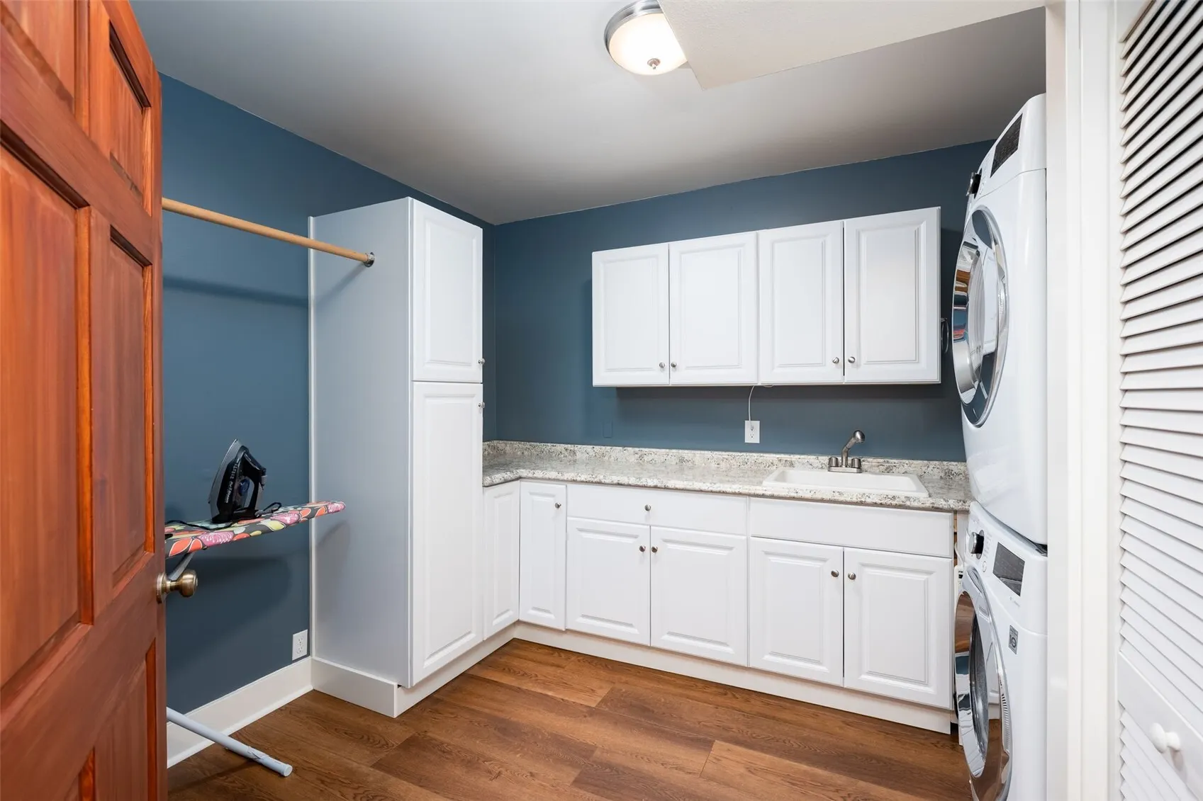 8215 NE 115th Place #Bsment, Kirkland, WA 98034
