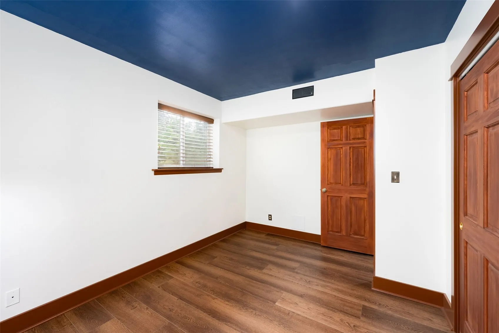 8215 NE 115th Place #Bsment, Kirkland, WA 98034
