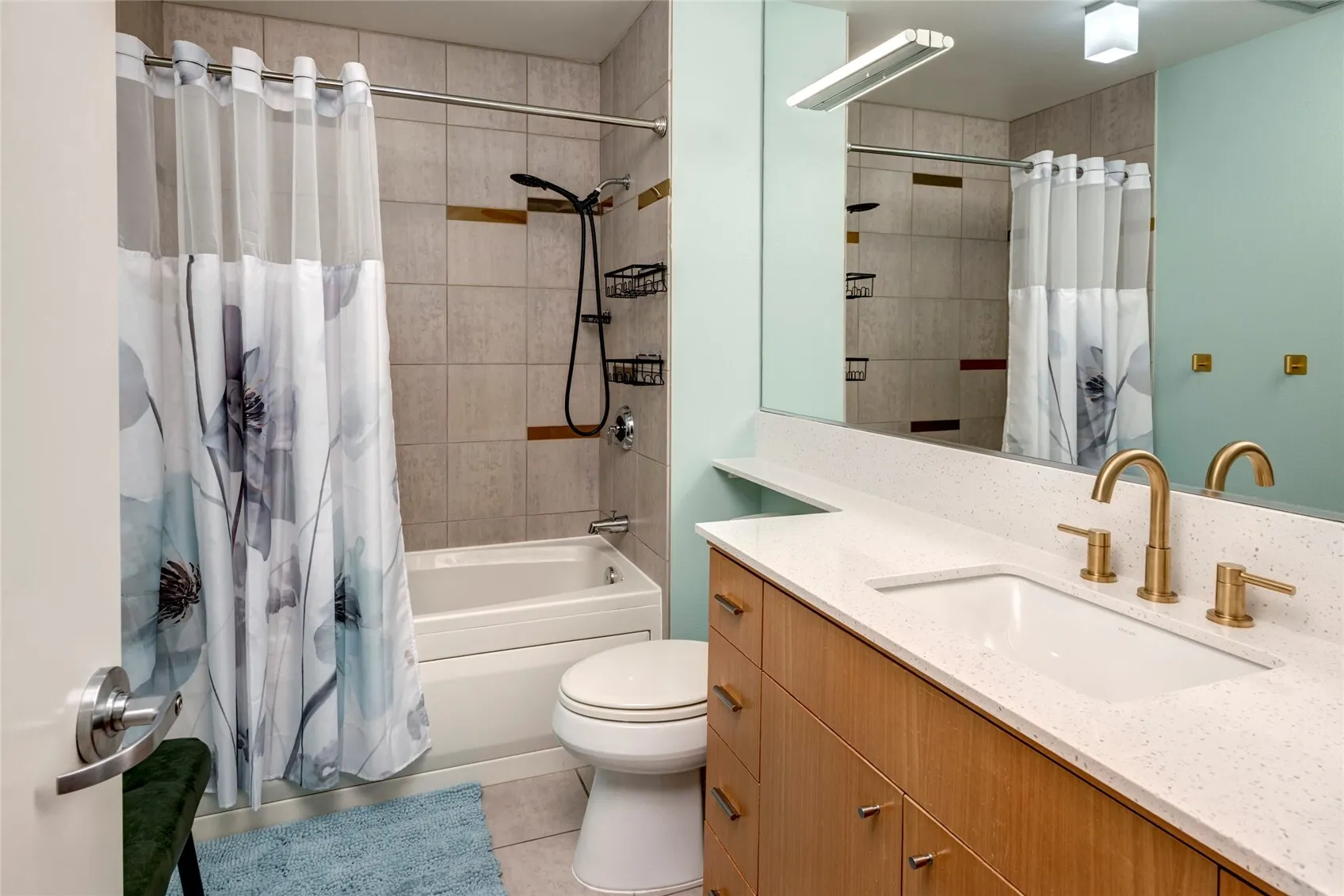 17 W Mercer Street #104, Seattle, WA 98119