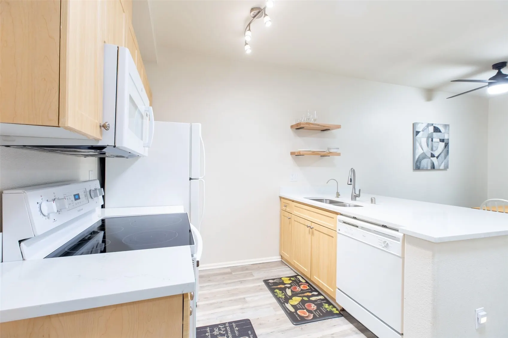10511 Midvale Avenue N #101, Seattle, WA 98133