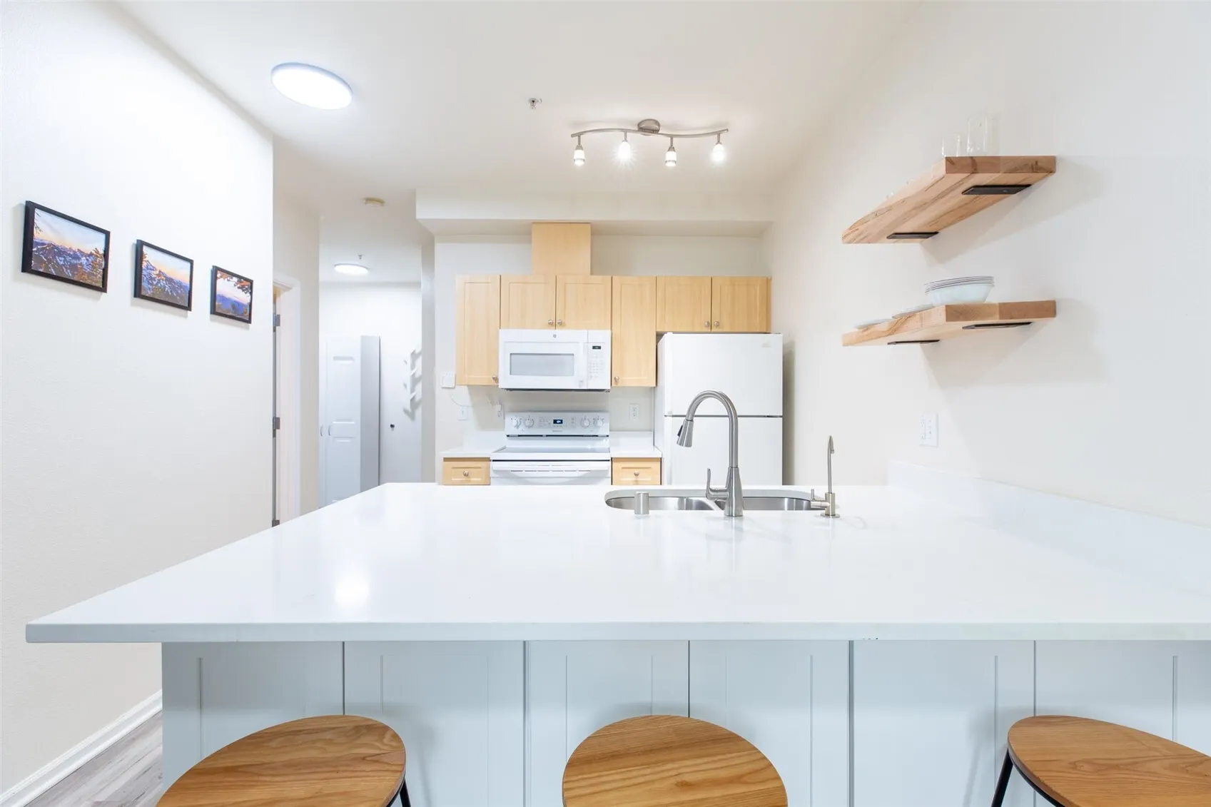 10511 Midvale Avenue N #101, Seattle, WA 98133