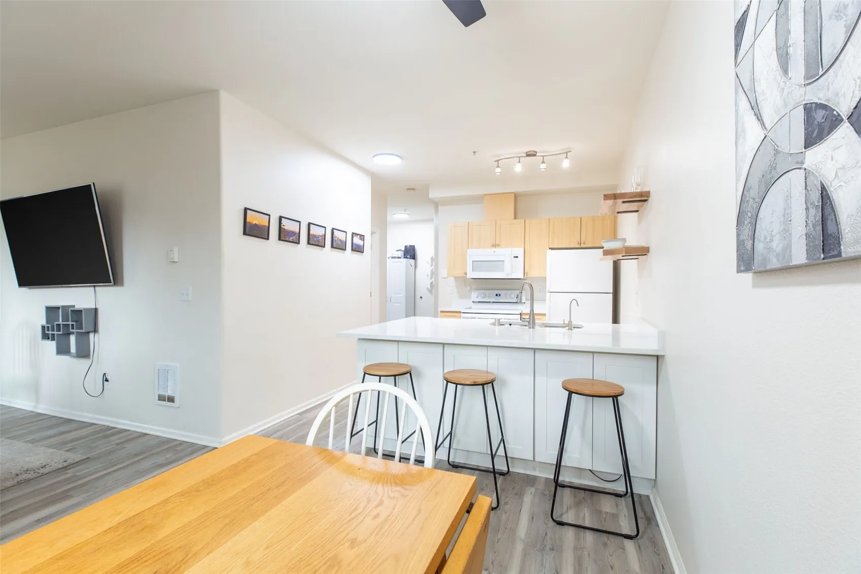 10511 Midvale Avenue N #101, Seattle, WA 98133