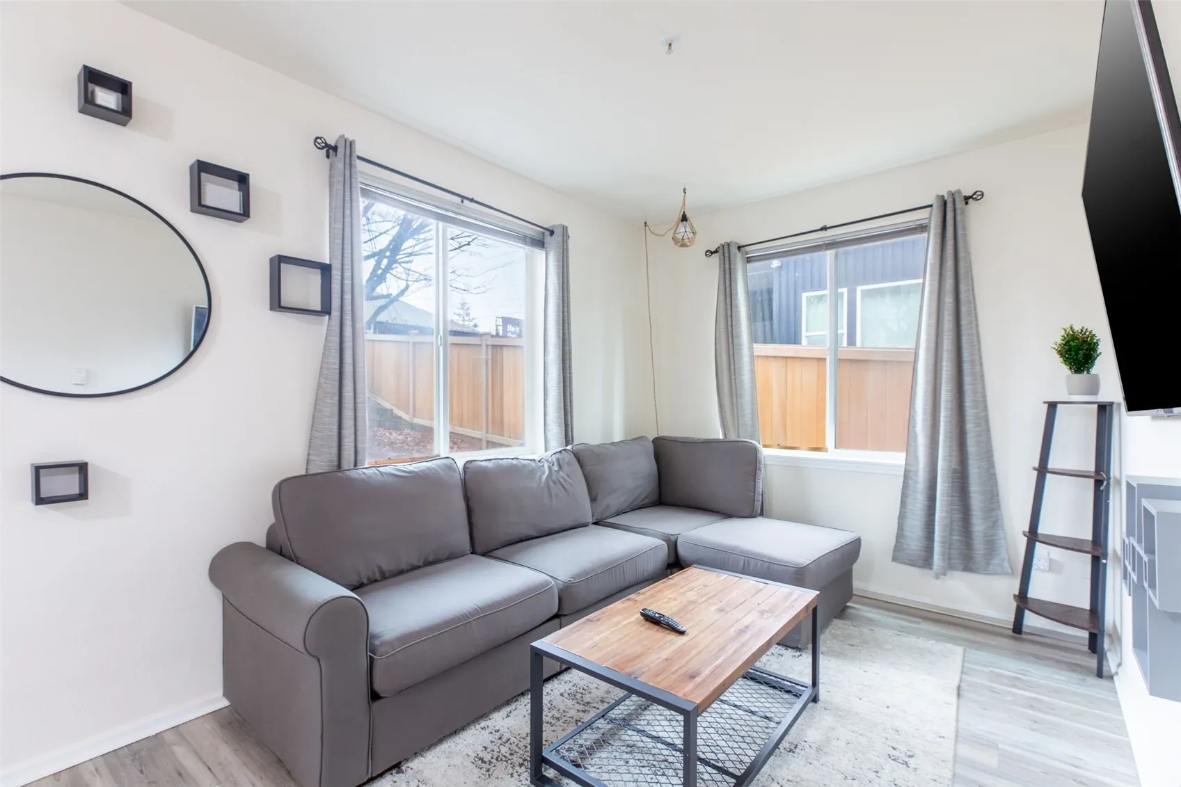 10511 Midvale Avenue N #101, Seattle, WA 98133