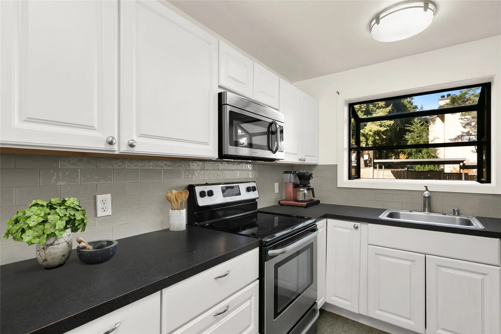 13307 15th Avenue NE #C3, Seattle, WA 98125
