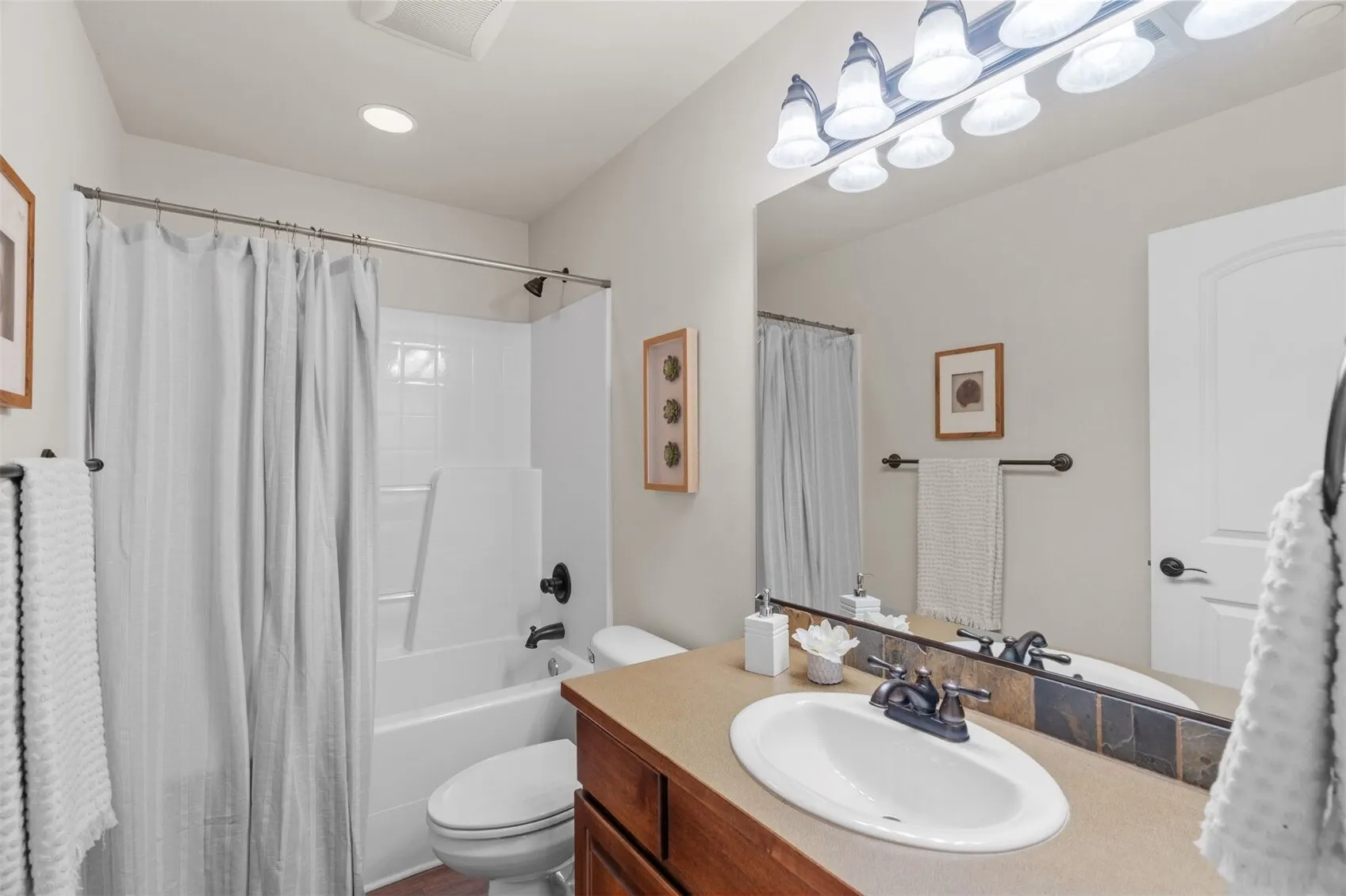15186 132nd Avenue NE, Woodinville, WA 98072