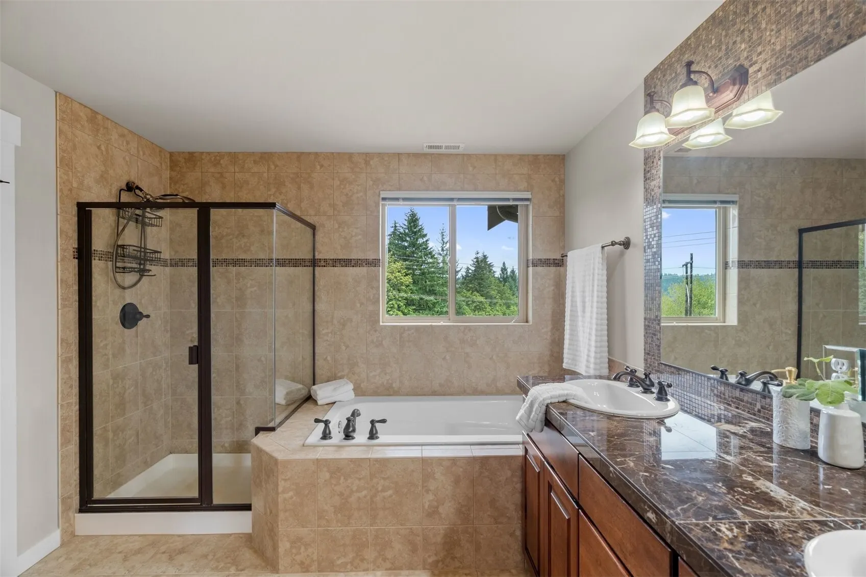 15186 132nd Avenue NE, Woodinville, WA 98072