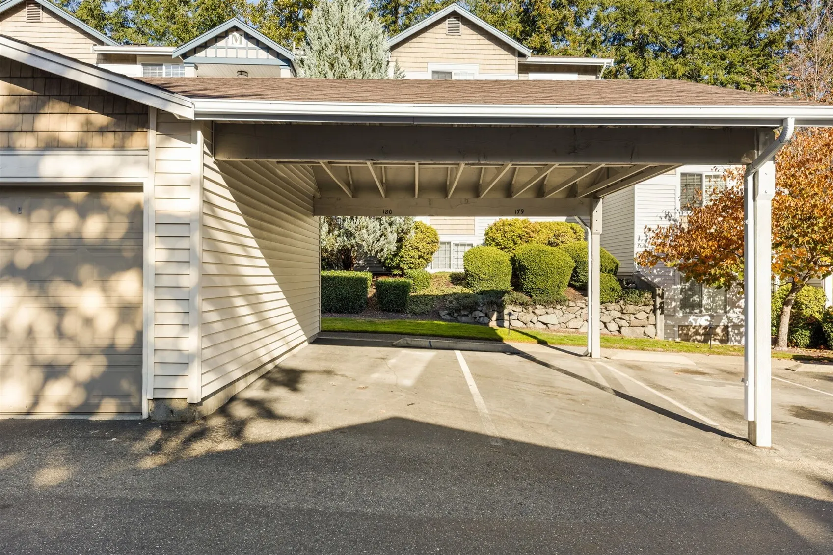 25235 SE Klahanie Boulevard #M202, Sammamish, WA 98029