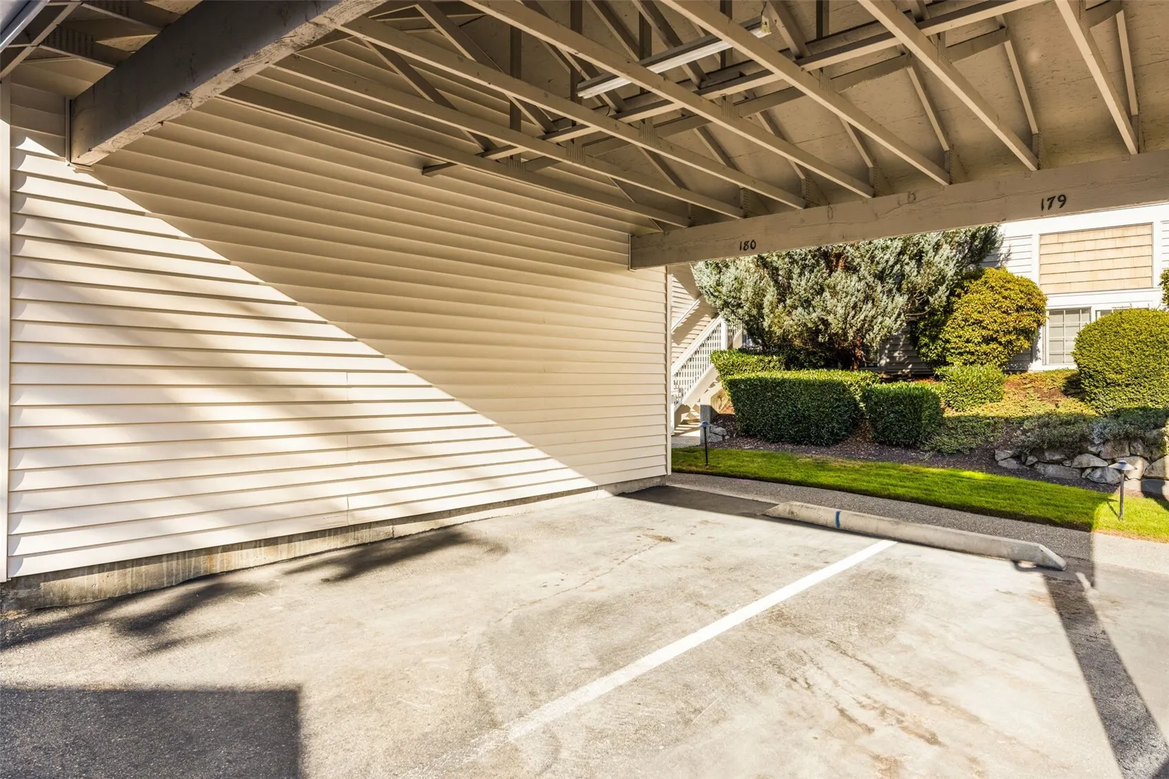 25235 SE Klahanie Boulevard #M202, Sammamish, WA 98029