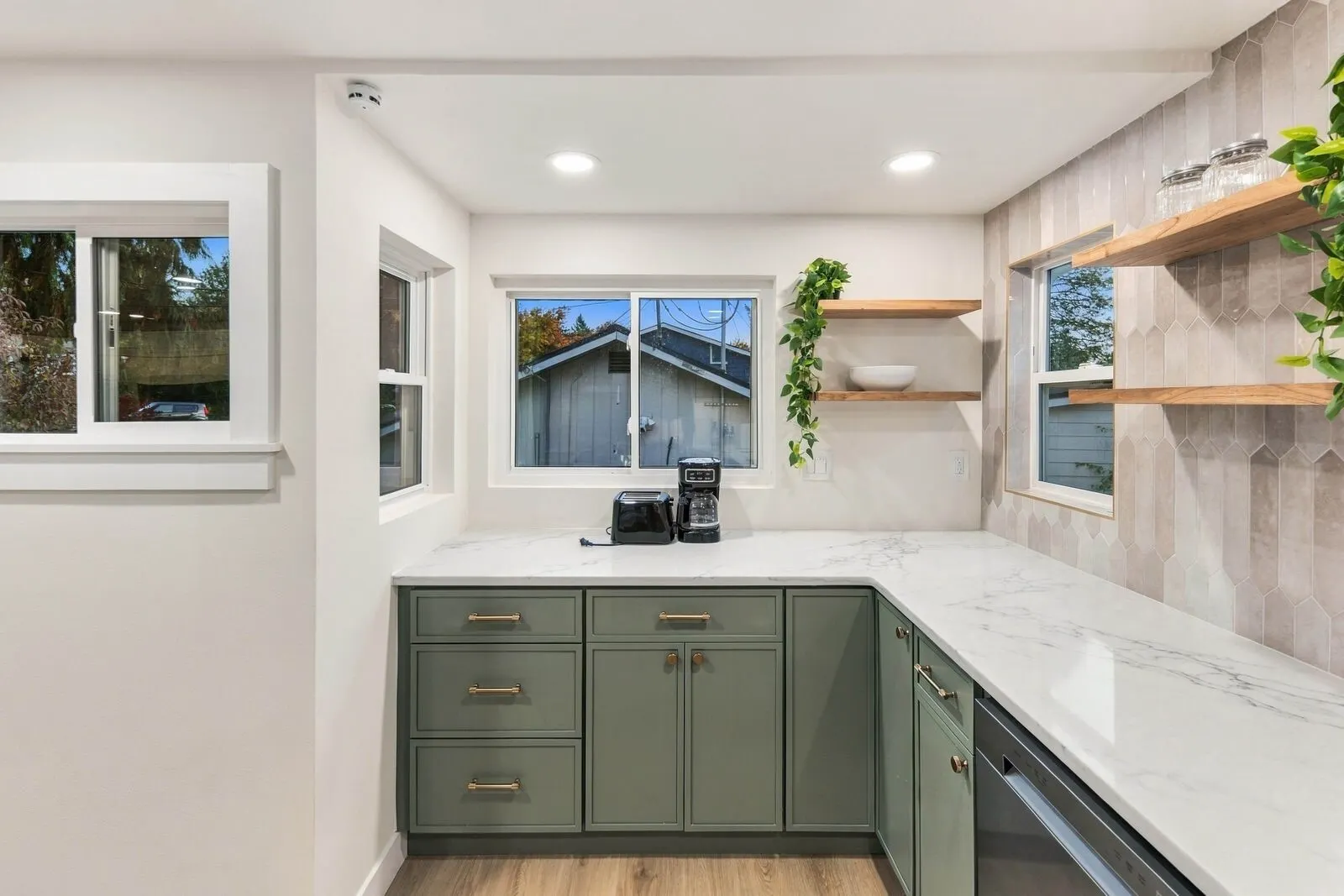 13741 37th Avenue NE, Seattle, WA 98125