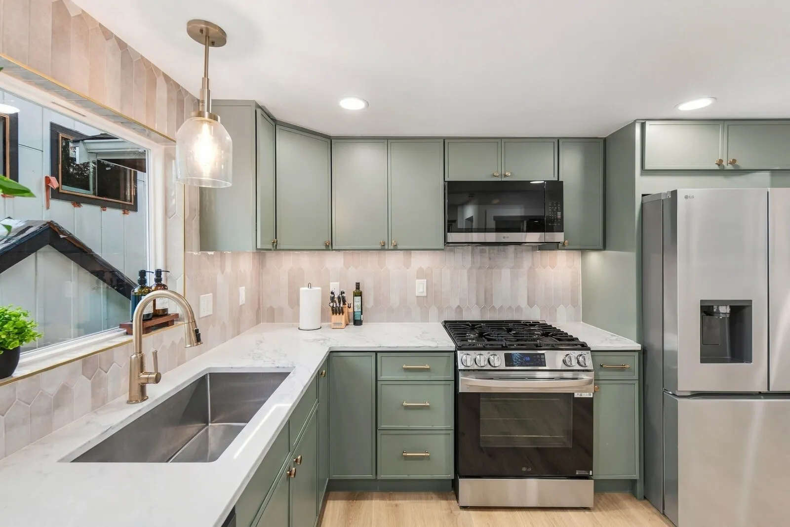 13741 37th Avenue NE, Seattle, WA 98125
