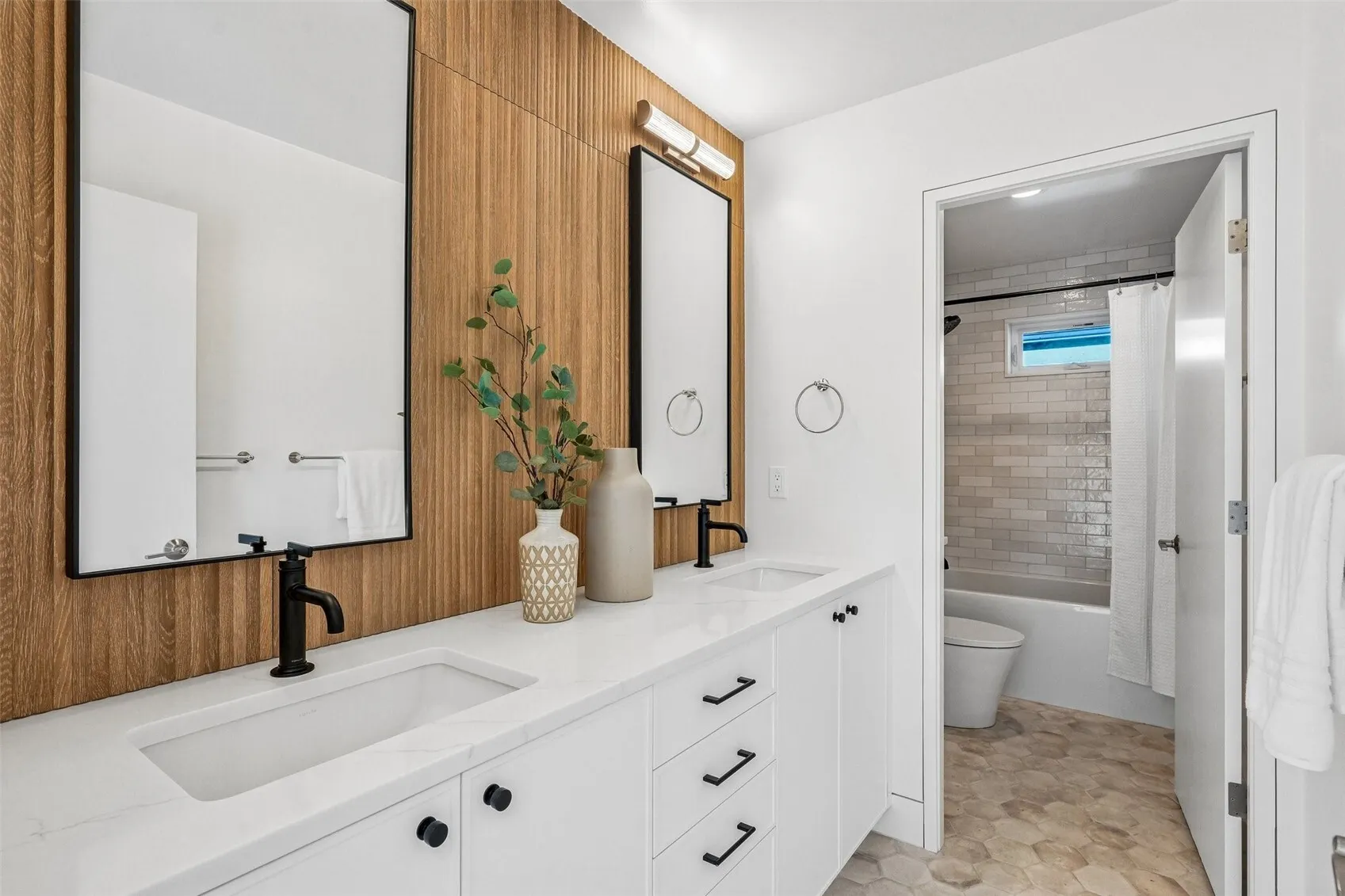 2220 Broadway E, Seattle, WA 98102