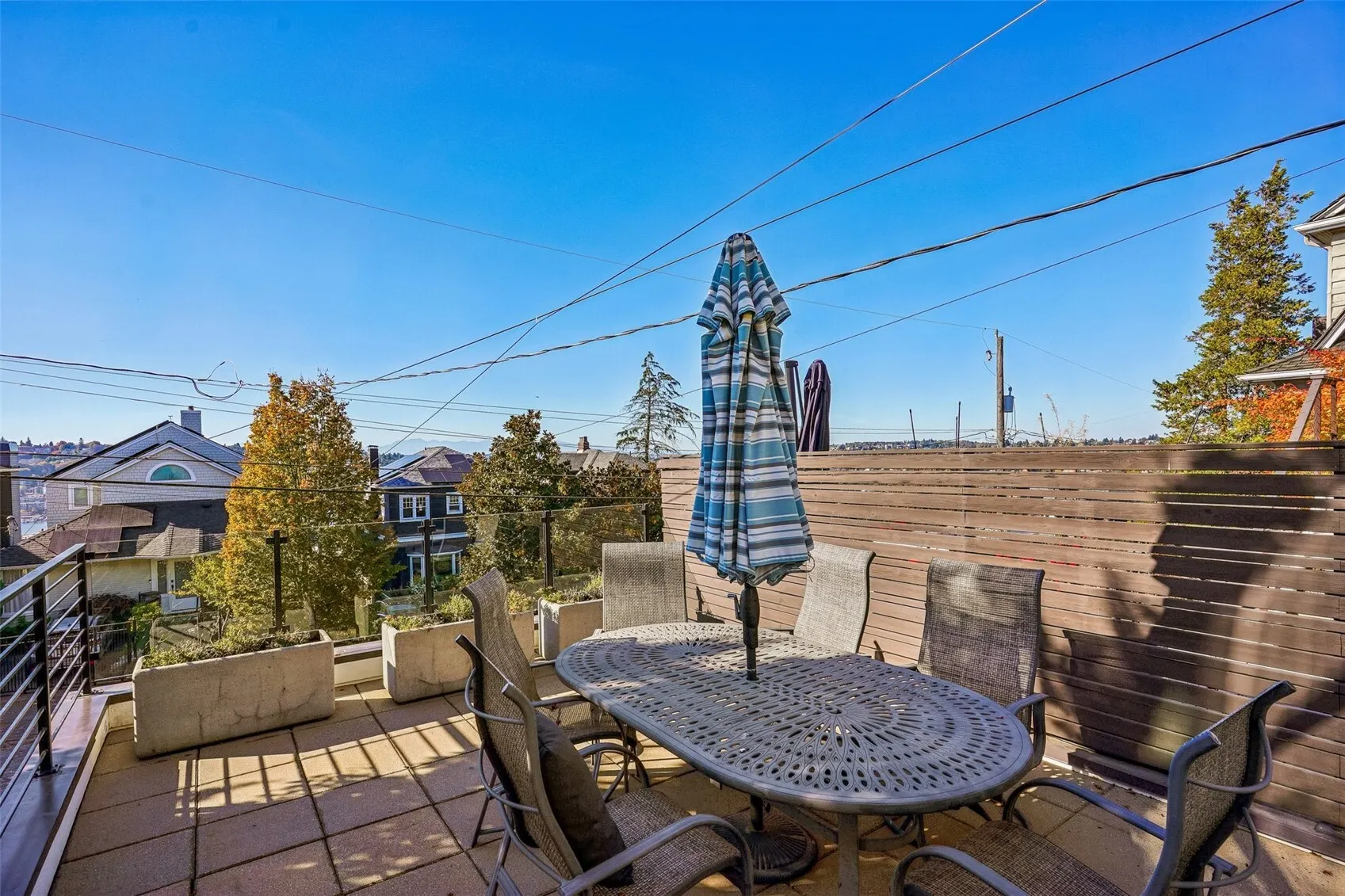 2220 Broadway E, Seattle, WA 98102