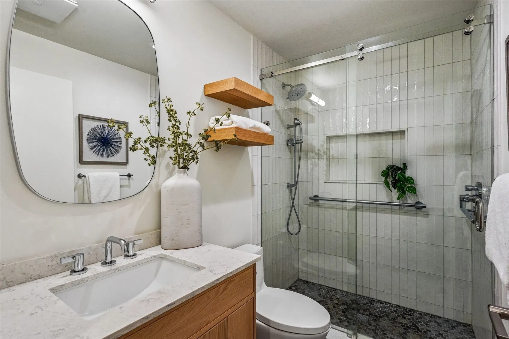 2220 Broadway E, Seattle, WA 98102