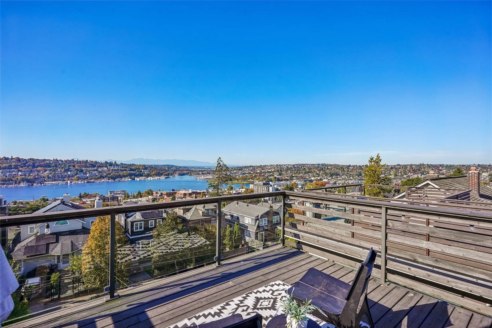 2220 Broadway E, Seattle, WA 98102