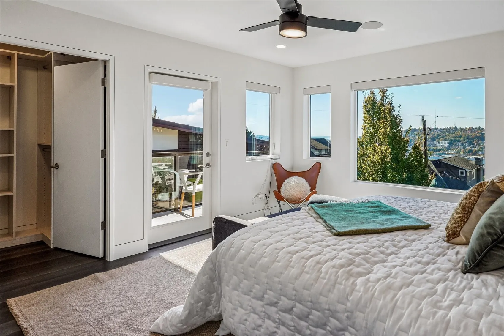 2220 Broadway E, Seattle, WA 98102