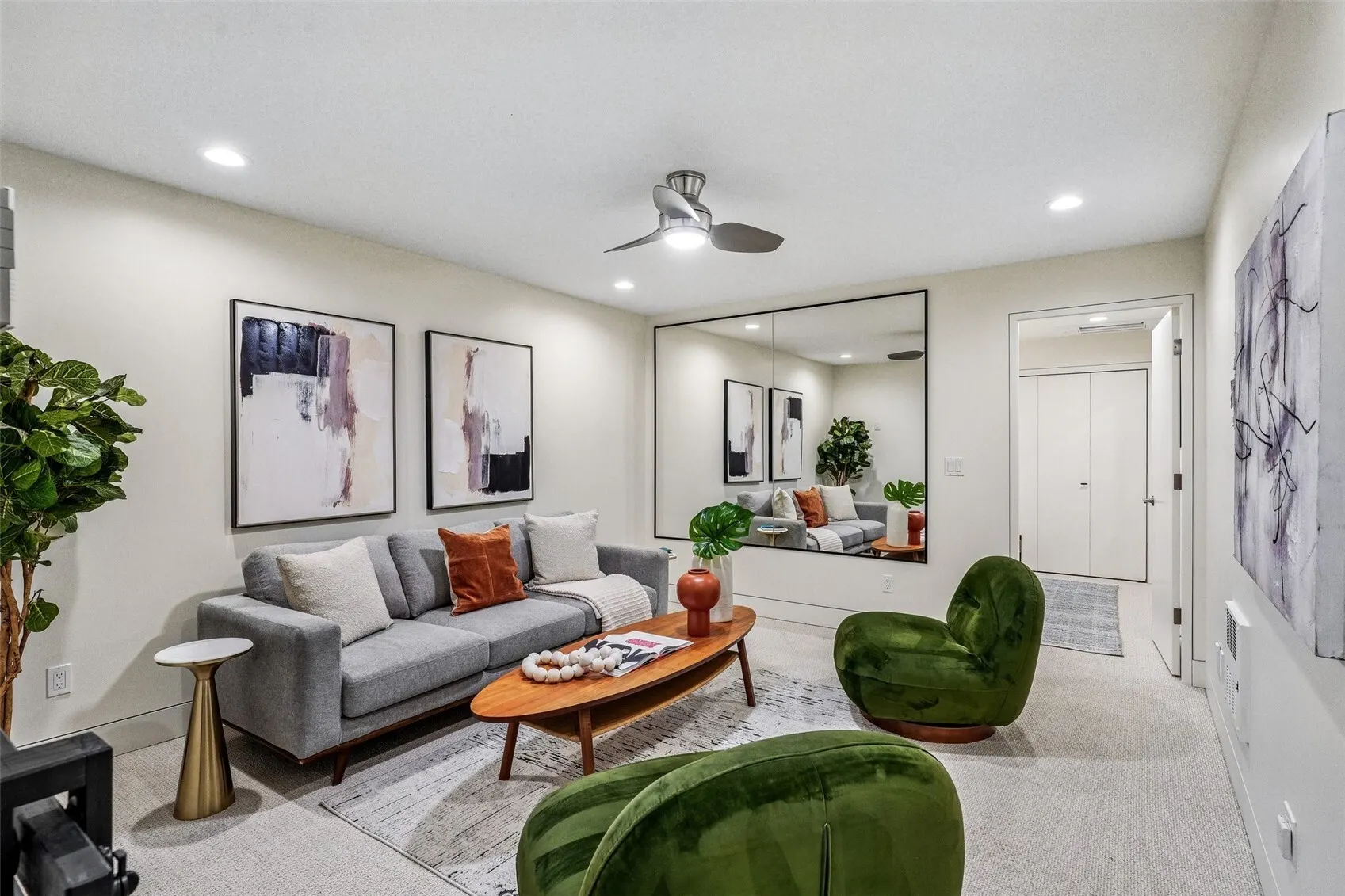 2220 Broadway E, Seattle, WA 98102