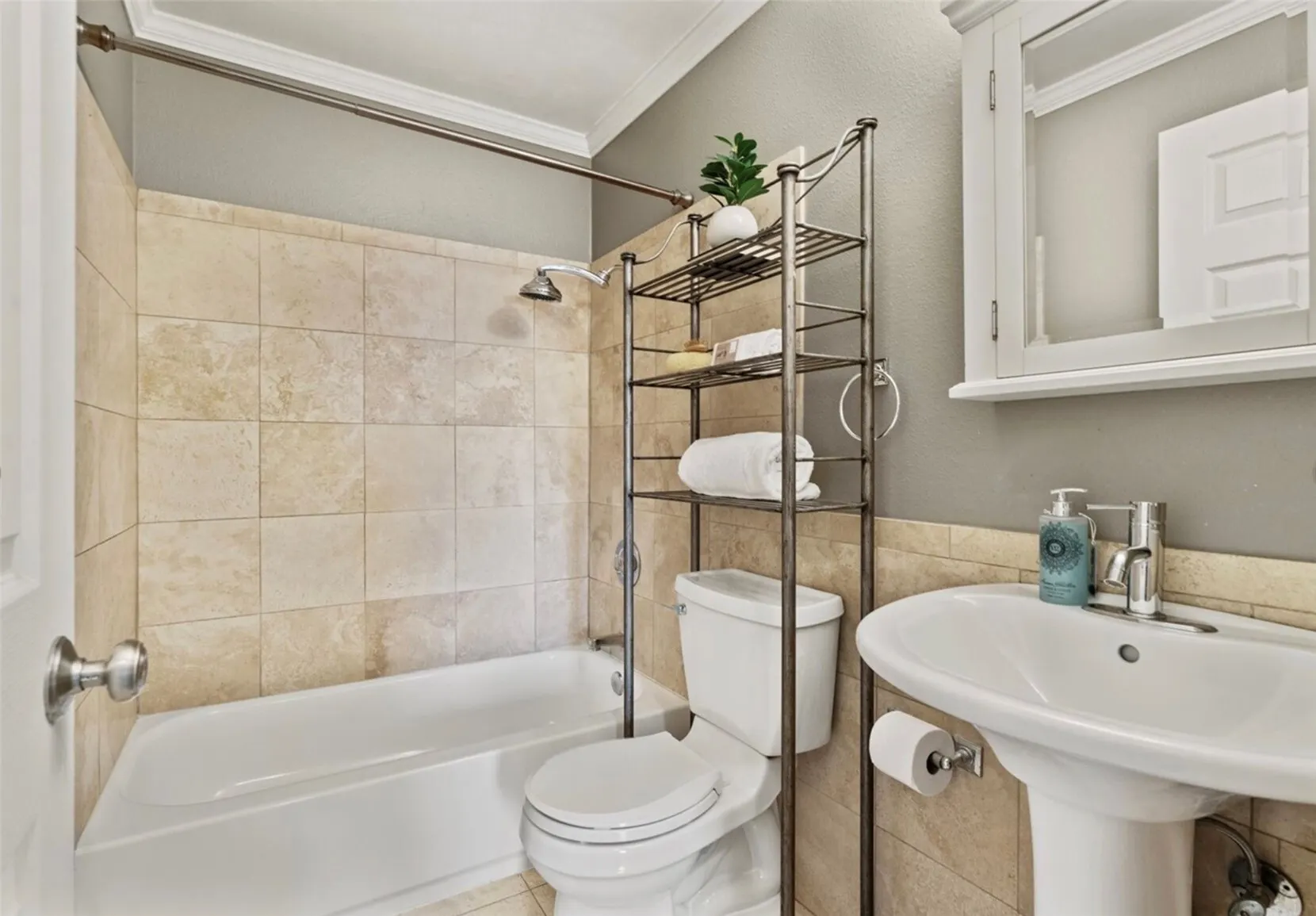 3626 14th Avenue W #102, Seattle, WA 98119