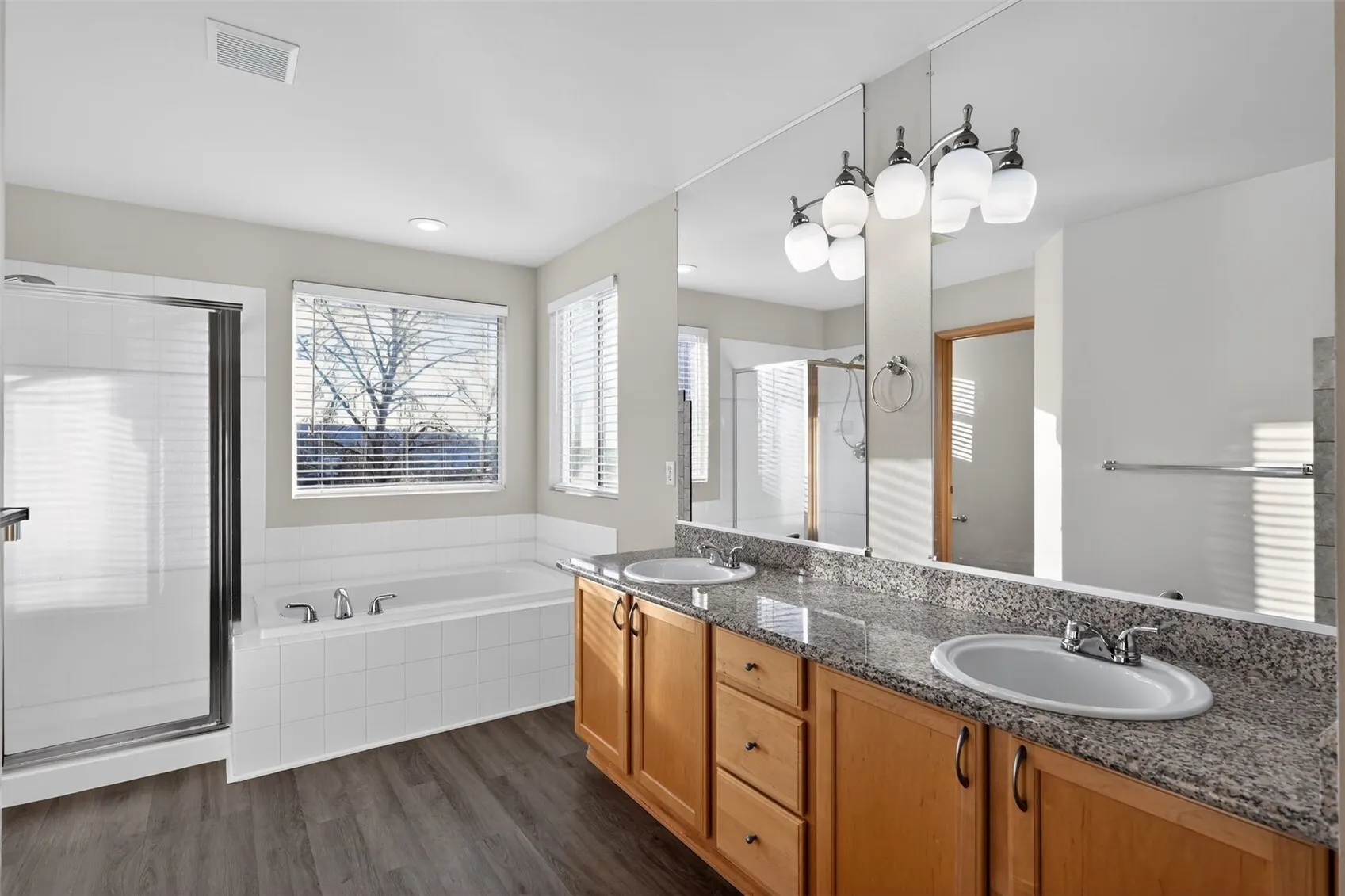 2103 NE 6th Circle , Renton, WA 98056-4501