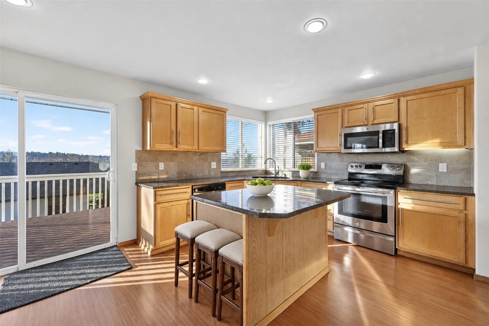 2103 NE 6th Circle , Renton, WA 98056-4501