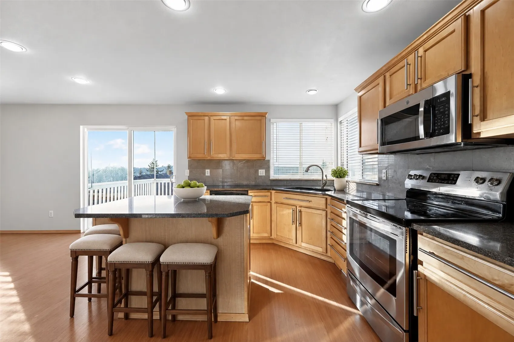 2103 NE 6th Circle , Renton, WA 98056-4501
