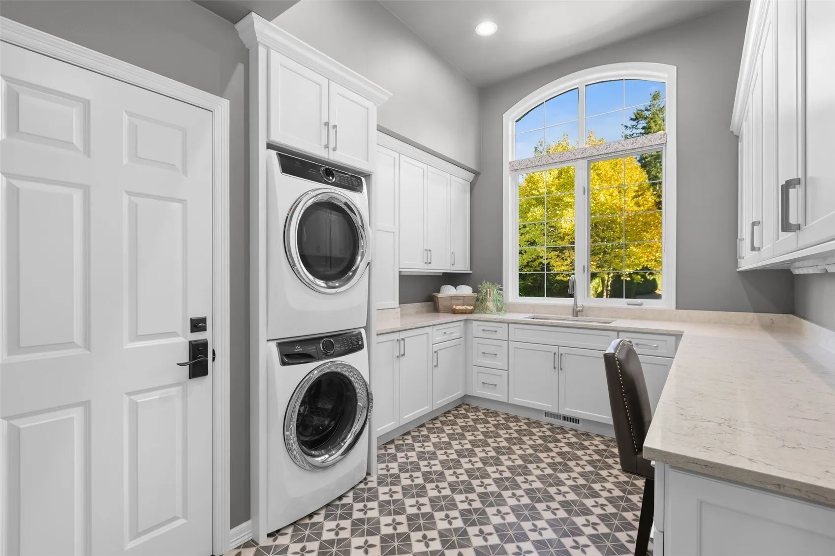 24634 SE 9th Place , Sammamish, WA 98074