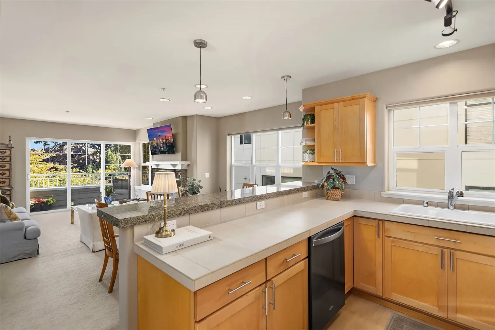 1415 6th Avenue N #304, Seattle, WA 98109