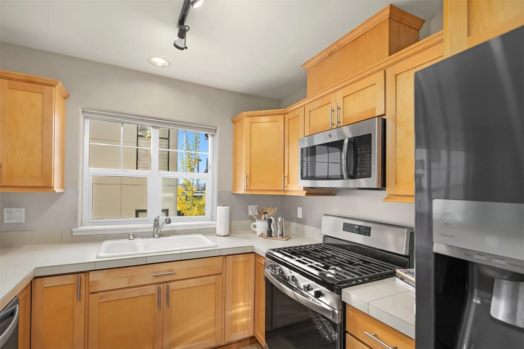 1415 6th Avenue N #304, Seattle, WA 98109