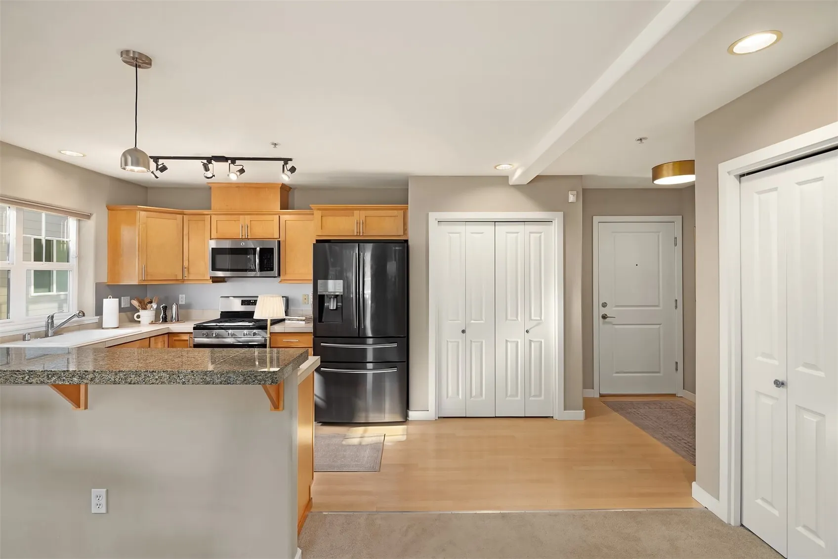 1415 6th Avenue N #304, Seattle, WA 98109