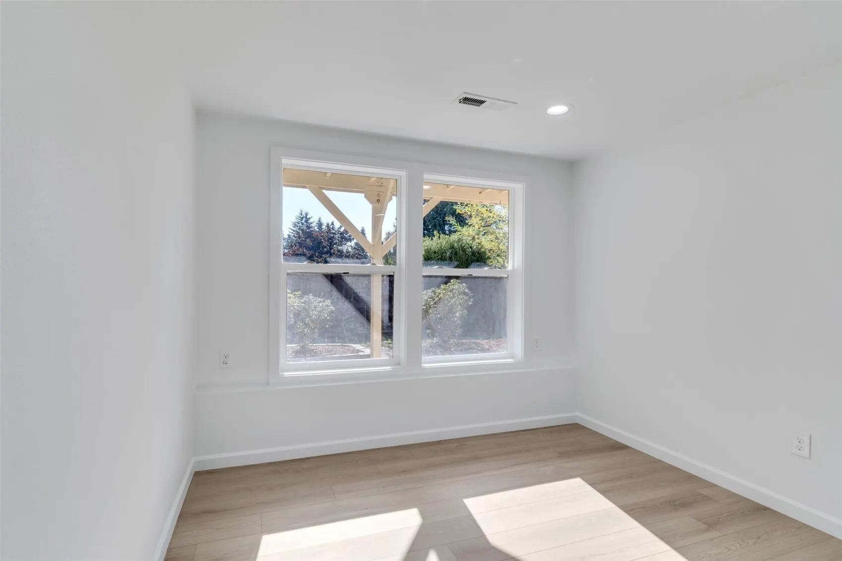 16237 SE 7th Street , Bellevue, WA 98008