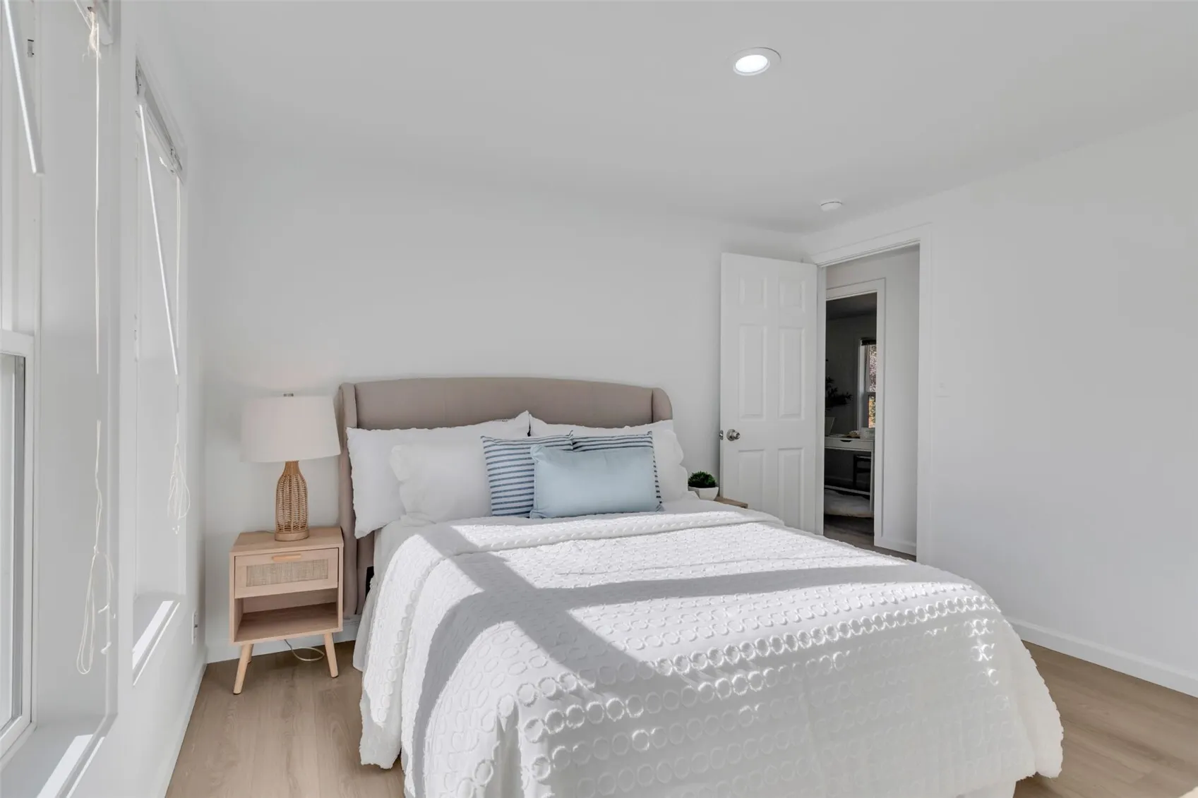 16237 SE 7th Street , Bellevue, WA 98008