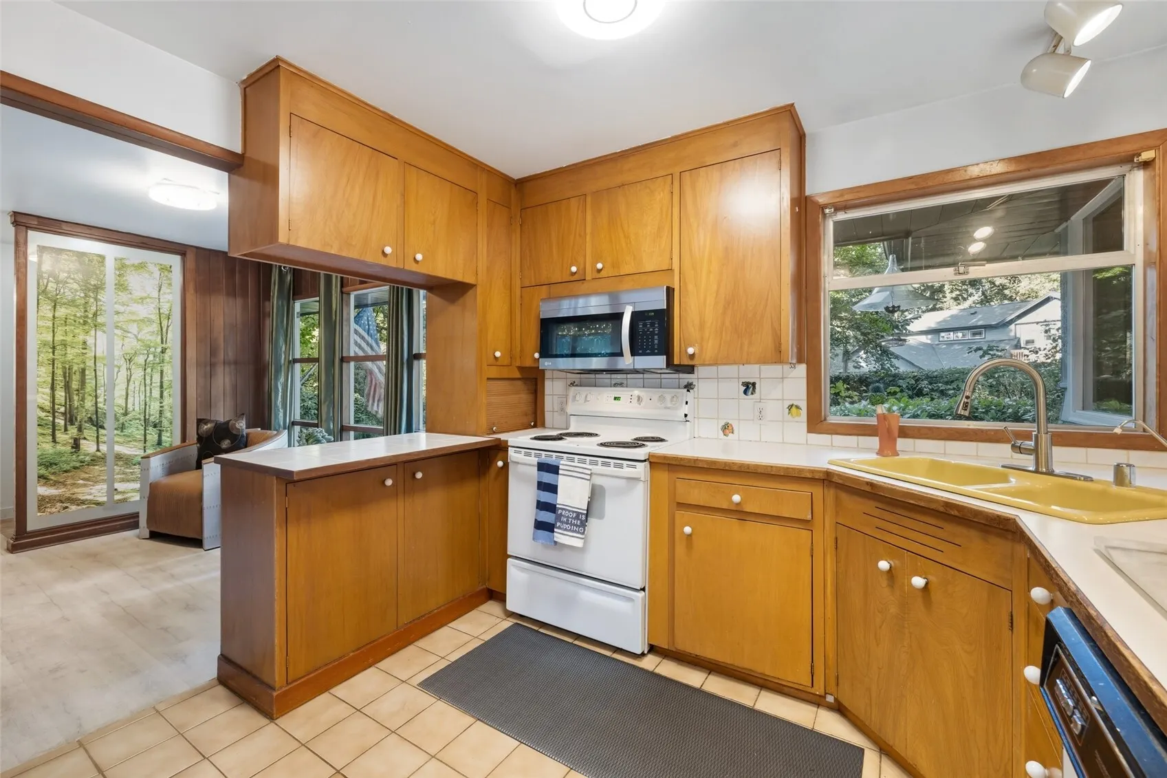 15004 24th Avenue SW, Seattle, WA 98166