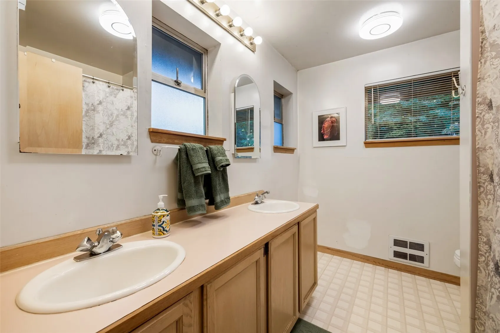 15004 24th Avenue SW, Seattle, WA 98166