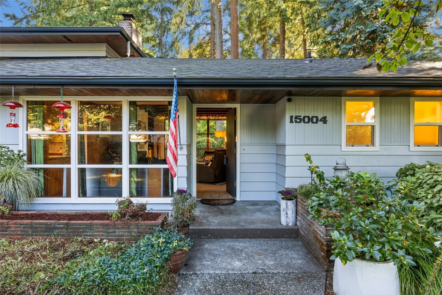 15004 24th Avenue SW, Seattle, WA 98166