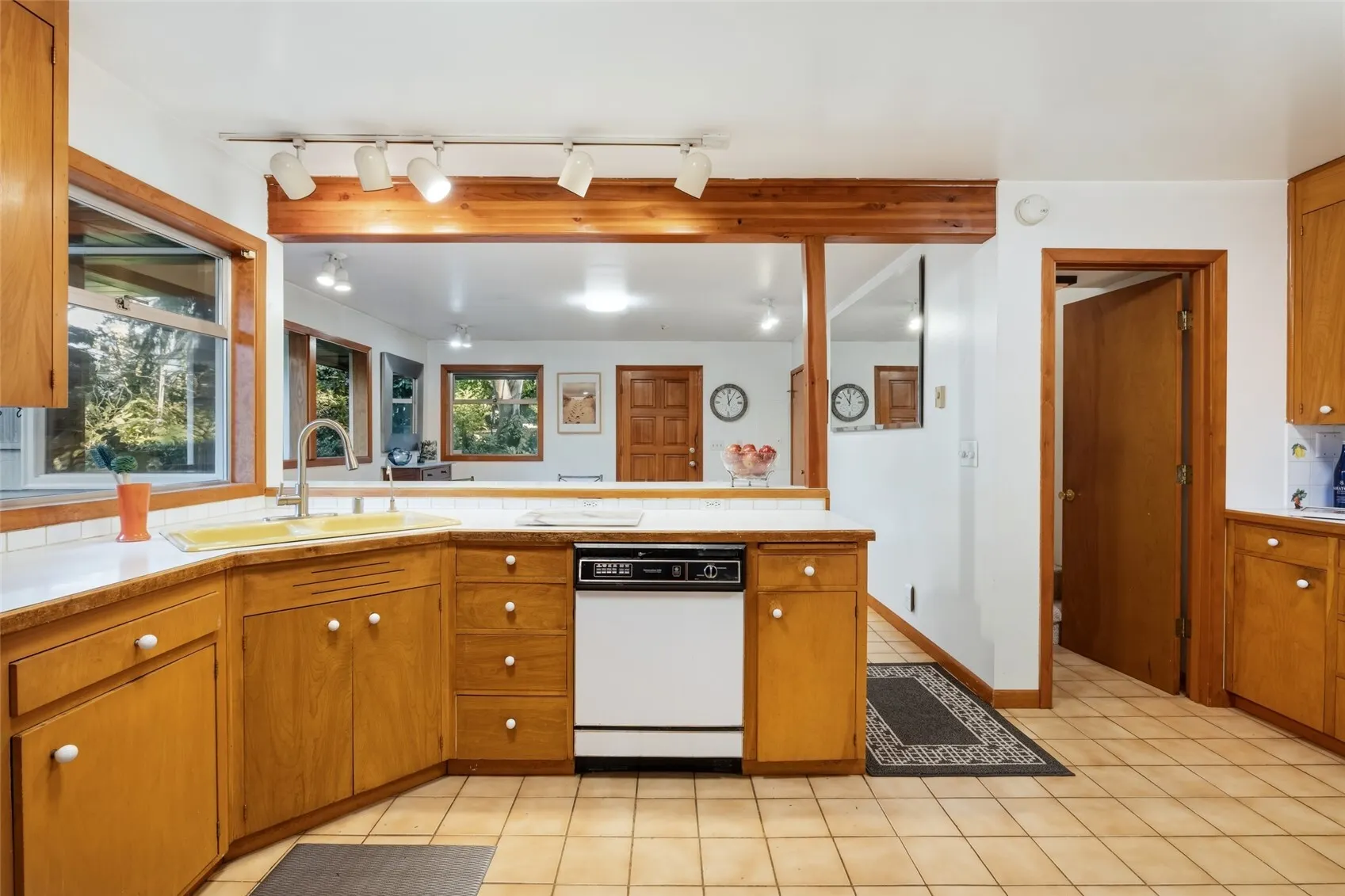 15004 24th Avenue SW, Seattle, WA 98166