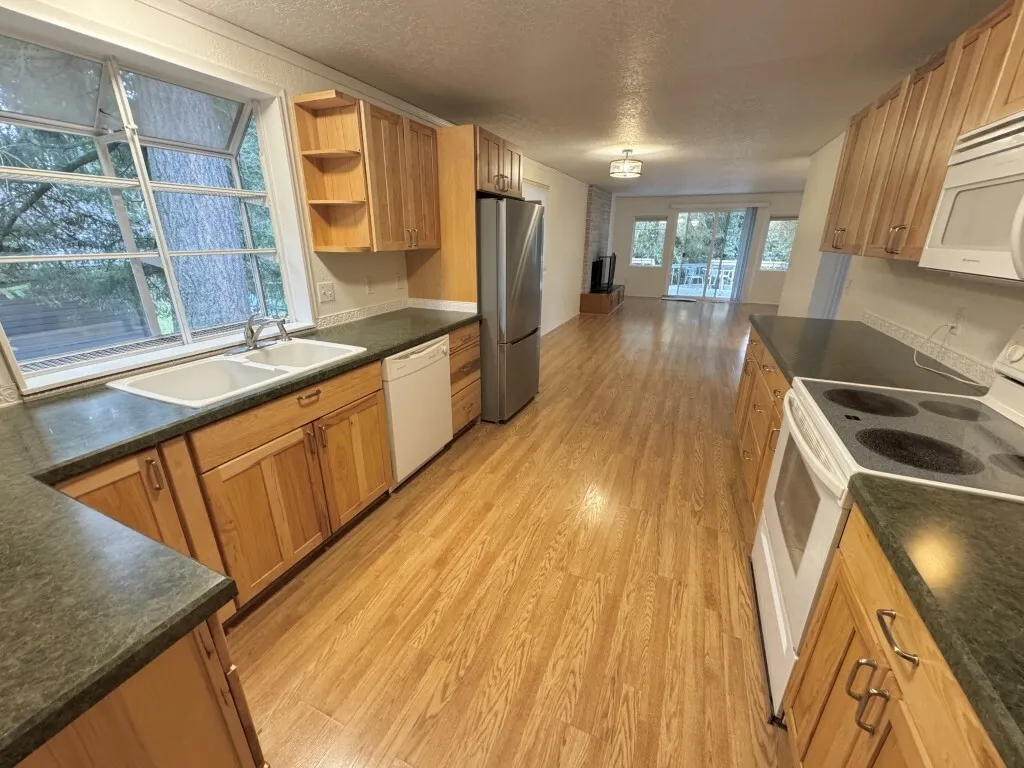 16930 North Road , Bothell, WA 98012