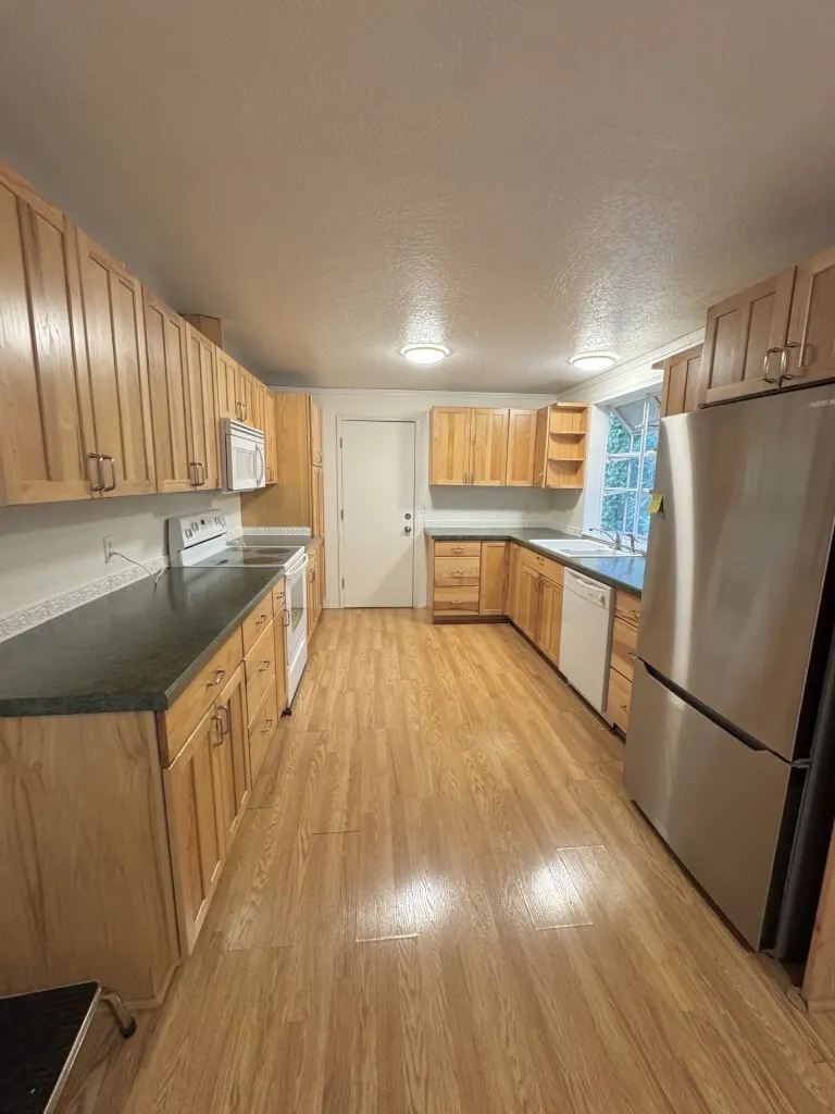 16930 North Road , Bothell, WA 98012