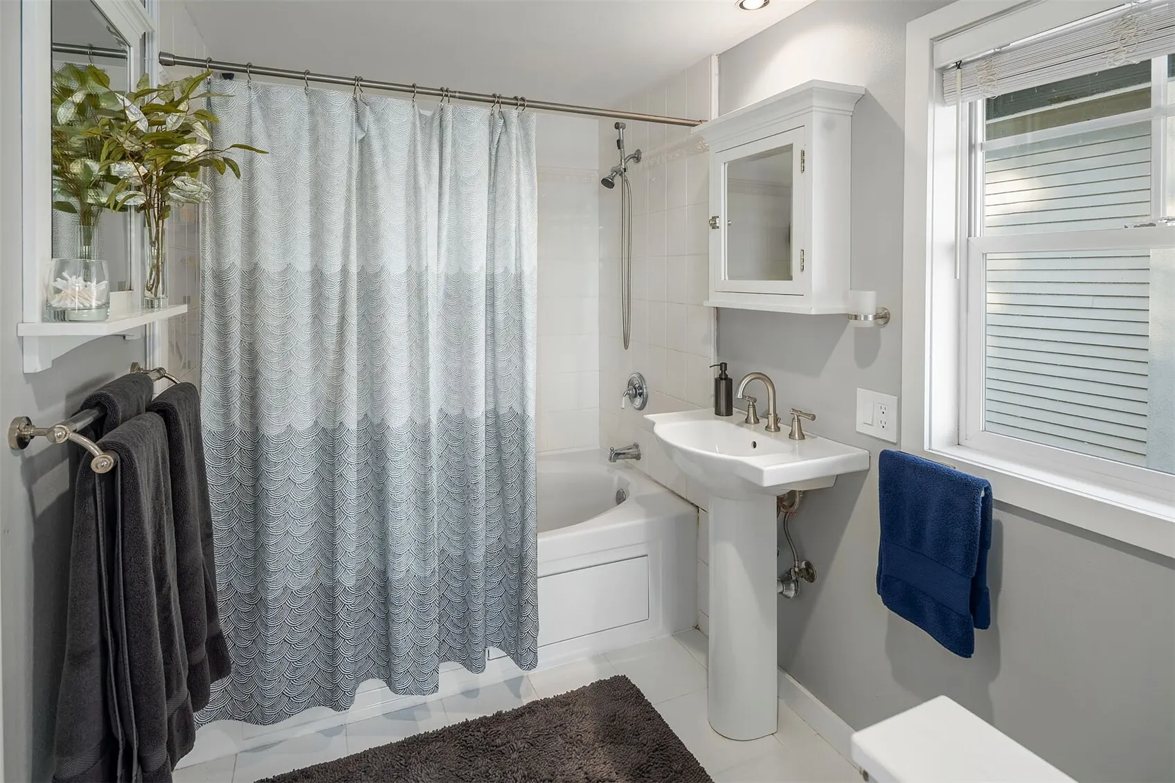 10500 Riviera Place NE, Seattle, WA 98125
