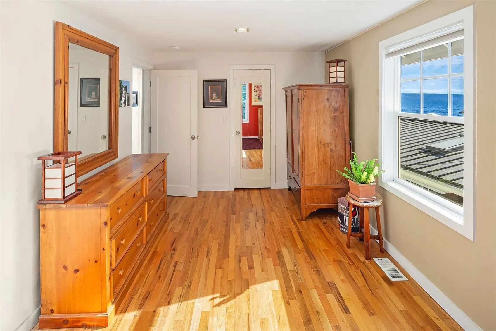 10500 Riviera Place NE, Seattle, WA 98125
