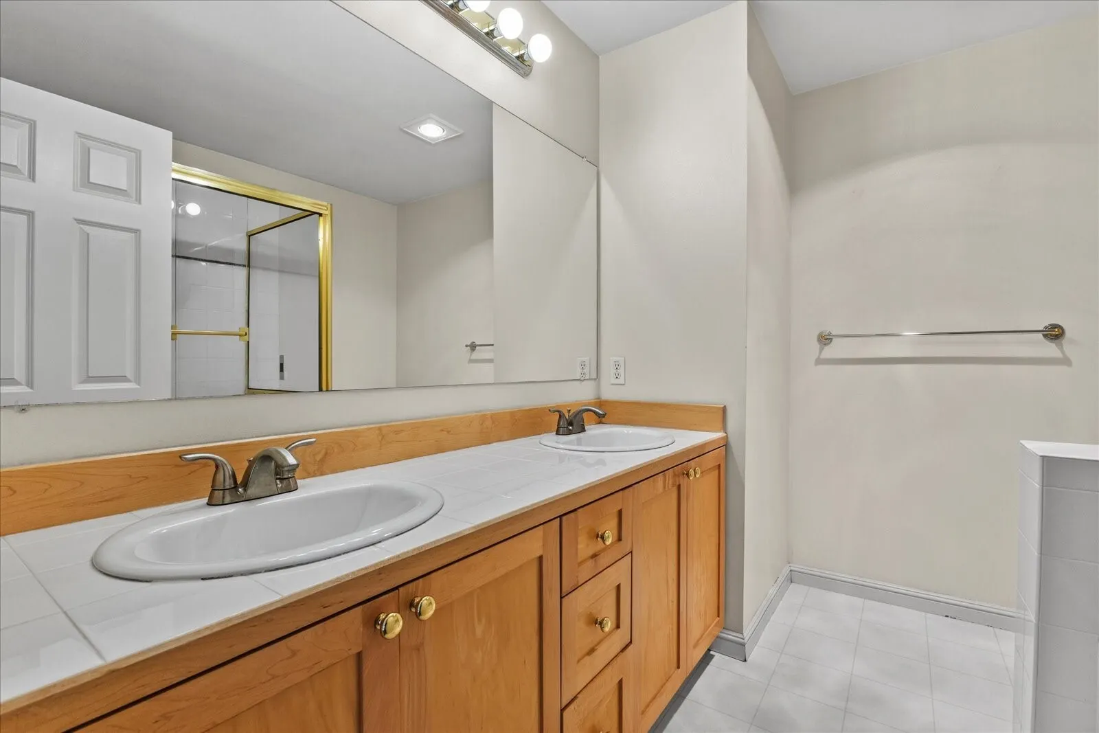 9217 122nd Court NE #112, Kirkland, WA 98033