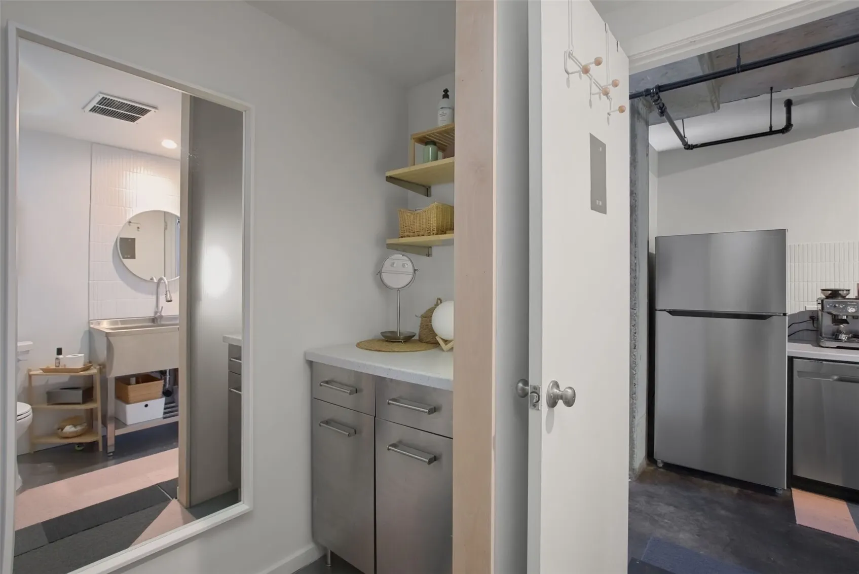 2307 Western Avenue , Seattle, WA 98121
