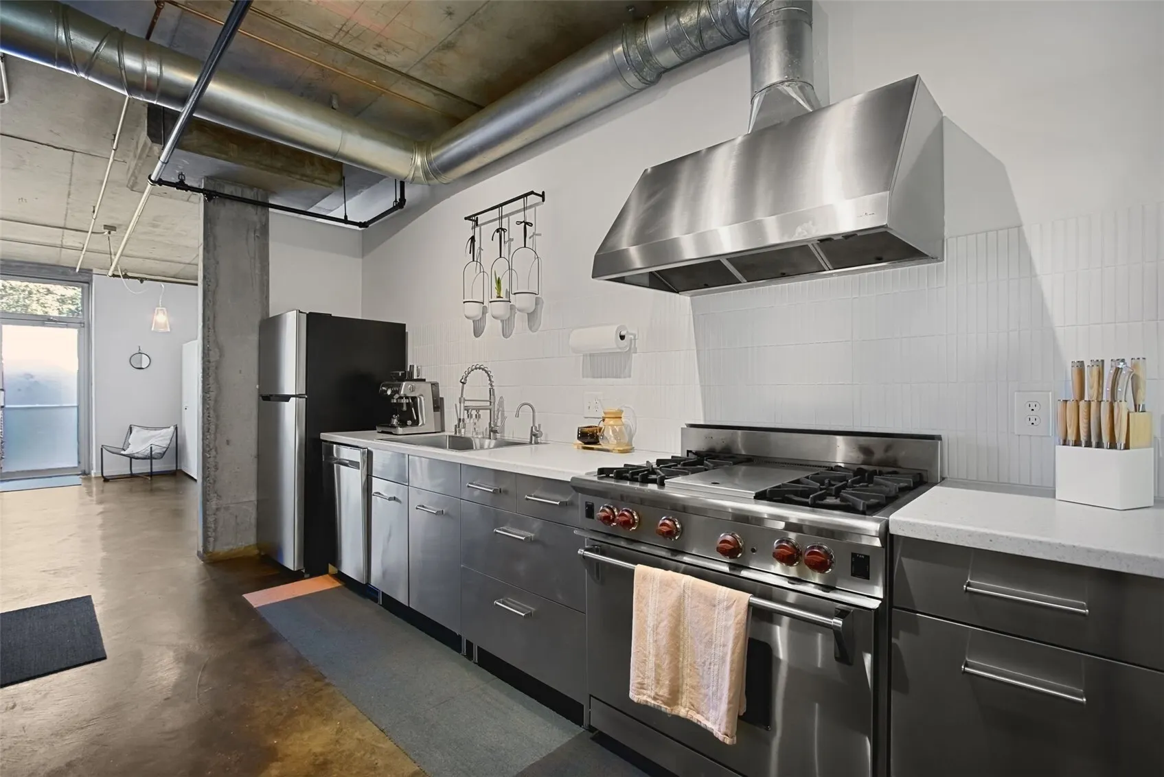 2307 Western Avenue , Seattle, WA 98121