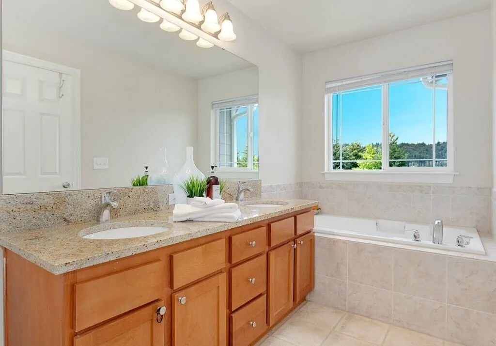 24102 39th Court SE, Bothell, WA 98021