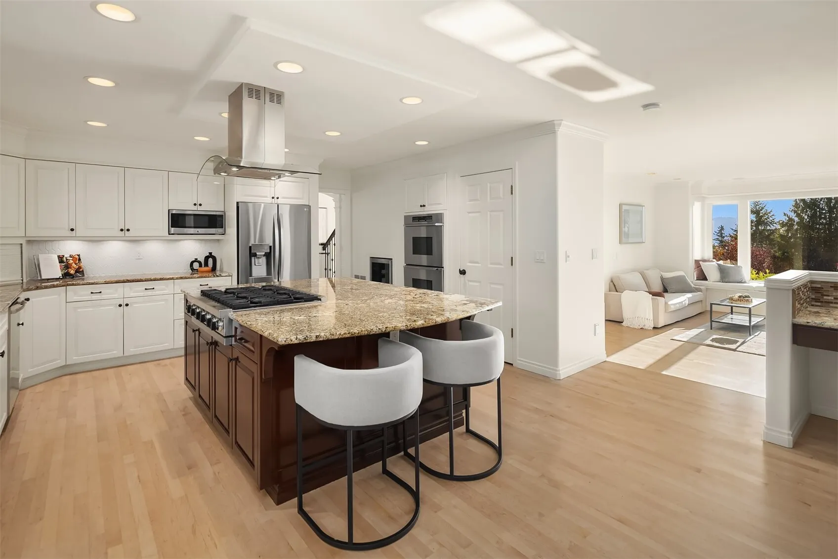 20230 NE 18th Place , Sammamish, WA 98074