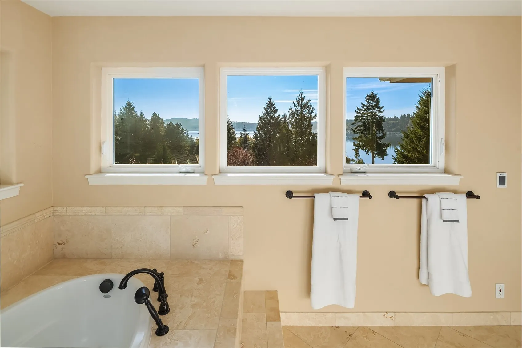 20230 NE 18th Place , Sammamish, WA 98074