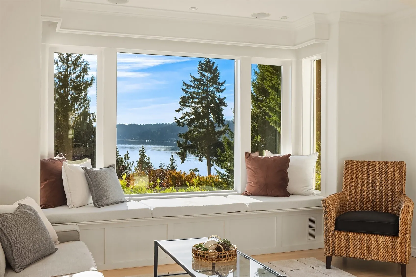 20230 NE 18th Place , Sammamish, WA 98074