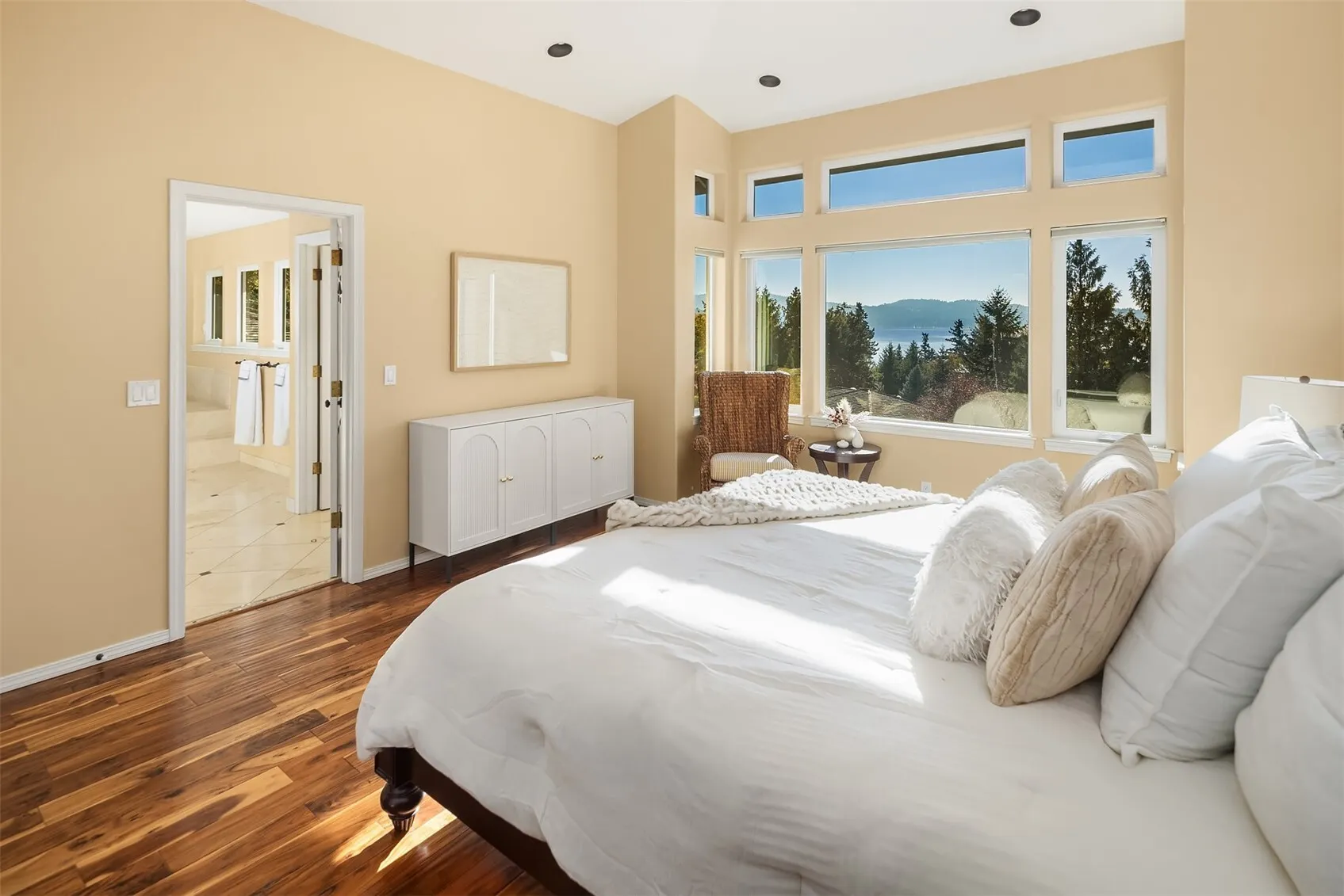 20230 NE 18th Place , Sammamish, WA 98074